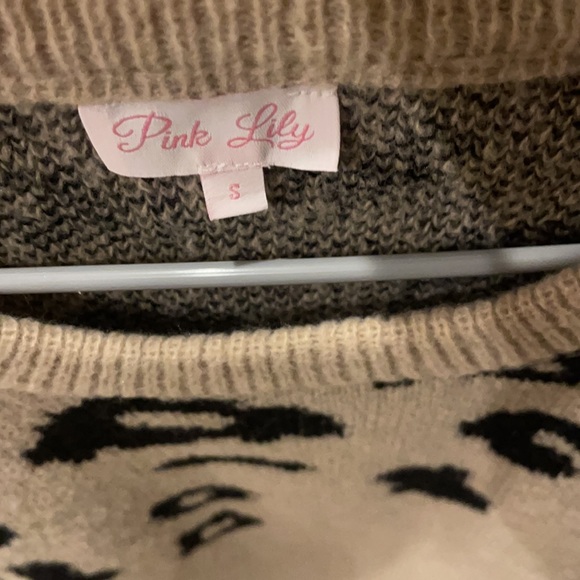 This sweater is long sleeve animal print. Non smoking home - Picture 2 of 3